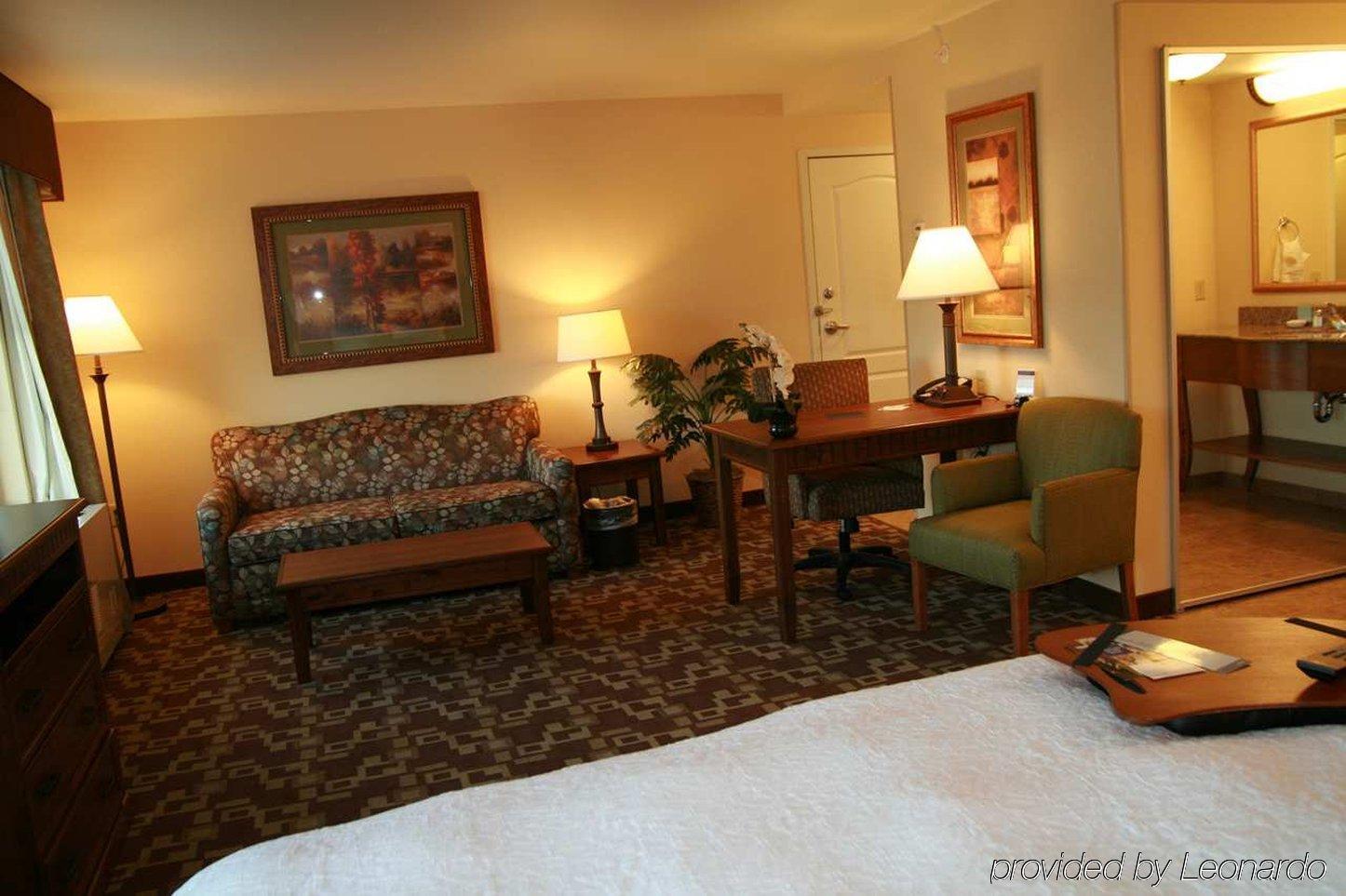 Hampton Inn & Suites Fairbanks Room photo